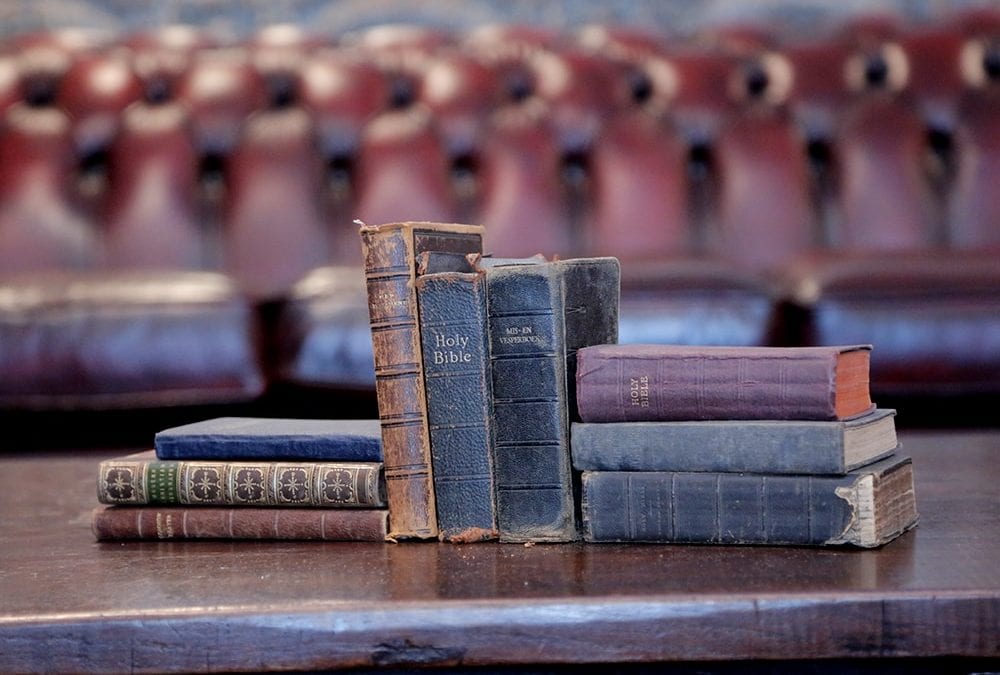 How to Incorporate Vintage Books into Your Interior Decor